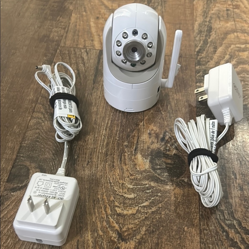 White Wireless Security Camera with Accessories